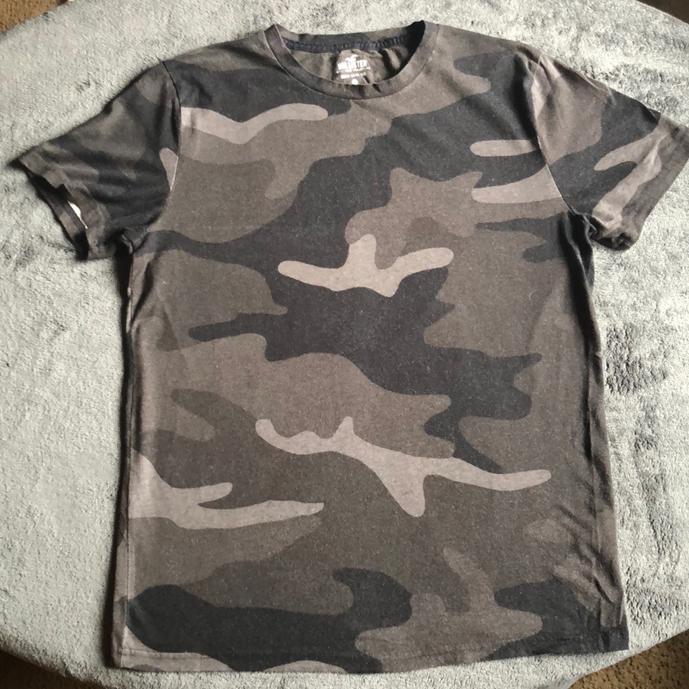 Hollister camo t shirt